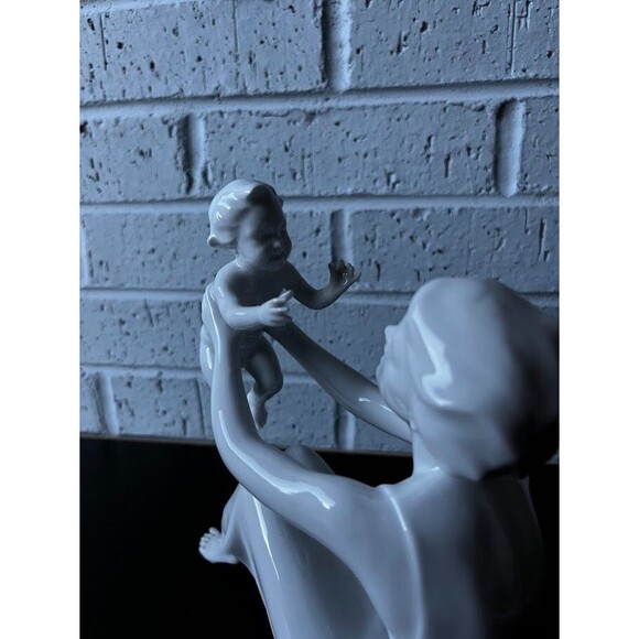 Kaiser West Germany Bisque Porcelain Mother Holding Child Figurine Signed & 398 - Picture 6 of 15